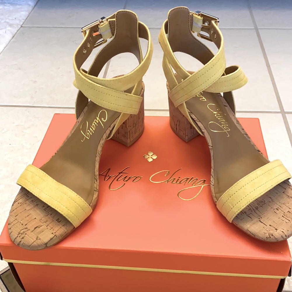 Arturo Chiang yellow suede block heel, 6.5, NIB